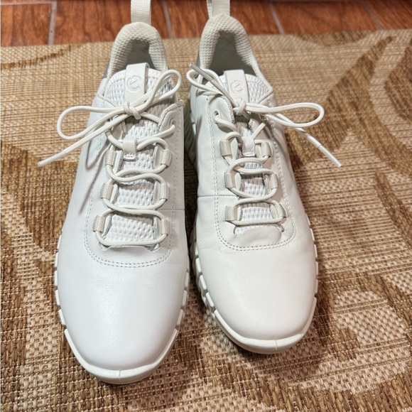 ECCO Gruuv Women's Leather Sneaker - white. 
Size 9/9.5 euro 40 EXCELLENT cond - Picture 2 of 8